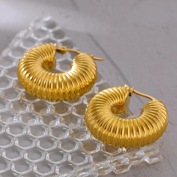 New 18K Gold Plated Round Textured Hoop Earrings - Picture 1 of 3